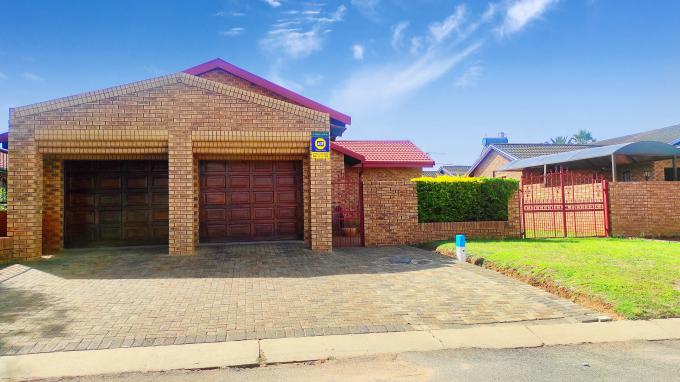 3 Bedroom Freehold Residence for Sale For Sale in Lenasia South - MR620430