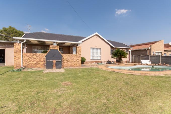 3 Bedroom House for Sale For Sale in Meredale - MR620931