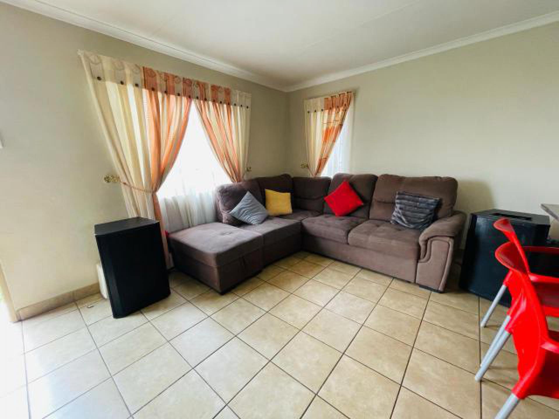 Lounges of property in Watervalspruit
