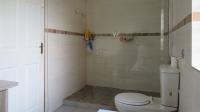 Main Bathroom - 7 square meters of property in Brackenhurst