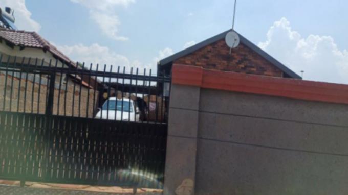 SA Home Loans Sale in Execution 3 Bedroom House for Sale in Vosloorus - MR622921