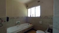 Main Bathroom - 7 square meters of property in Northcliff