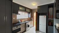 Kitchen - 11 square meters of property in Sonneveld
