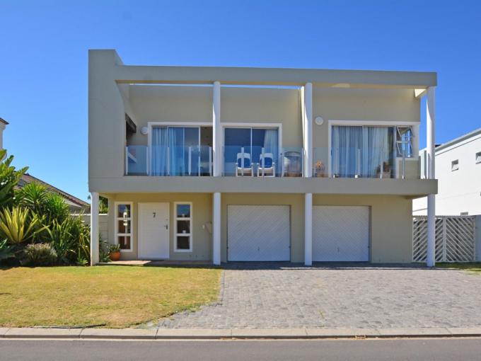 4 Bedroom House for Sale For Sale in Bloubergstrand - MR625047