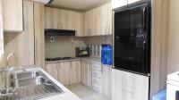 Kitchen - 14 square meters of property in Grove End
