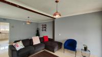 Lounges - 18 square meters of property in Klopperpark
