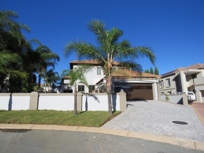 5 Bedroom House to Rent in Blue Valley Golf Estate - Property to rent - MR627512