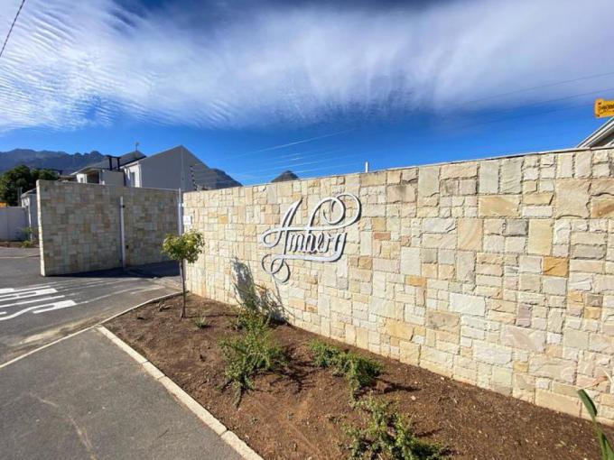 2 Bedroom Apartment for Sale For Sale in Paarl - MR627529