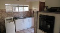 Kitchen - 15 square meters of property in Vaalpark