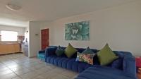Lounges - 21 square meters of property in Die Hoewes