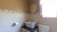 Bathroom 1 - 4 square meters of property in Rua Vista