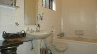 Bathroom 1 - 7 square meters of property in Waverley - JHB
