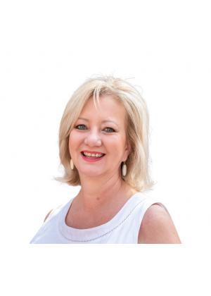 Photo of Lindi Yeomans