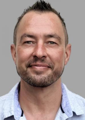 Photo of Hennie Snyman