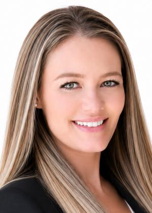 Photo of Nicole Oliver