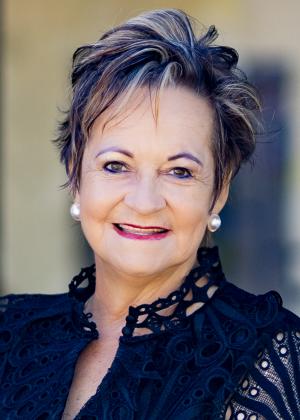 Photo of Fienie McCallum