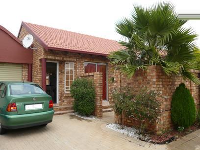 2 Bedroom Simplex for Sale For Sale in Rooihuiskraal - Private Sale - MR00223