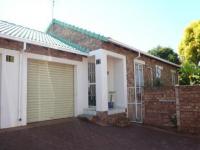 2 Bedroom 1 Bathroom Simplex for Sale for sale in Die Hoewes