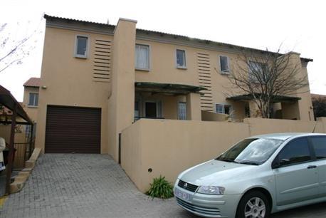 3 Bedroom Duplex to Rent in Midrand - Property to rent - MR01400