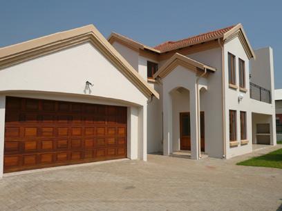 3 Bedroom House for Sale For Sale in Silver Lakes Golf Estate - Private Sale - MR02220