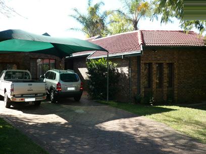 4 Bedroom House for Sale For Sale in Garsfontein - Home Sell - MR02236