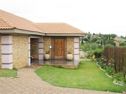 4 Bedroom House for Sale For Sale in Noordheuwel - Private Sale - MR022562