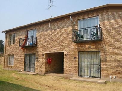 2 Bedroom Simplex for Sale For Sale in Weltevreden Park - Private Sale - MR02284