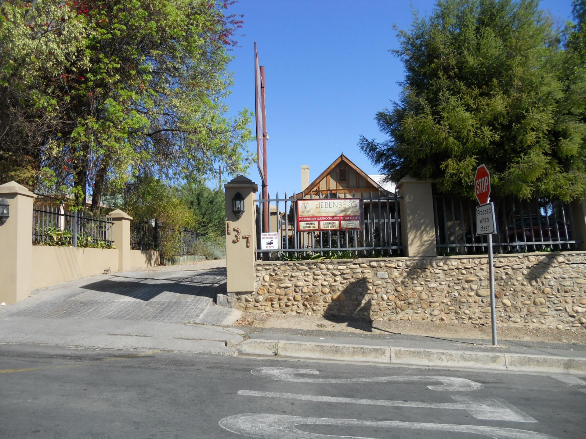 Front View of property in Oudtshoorn