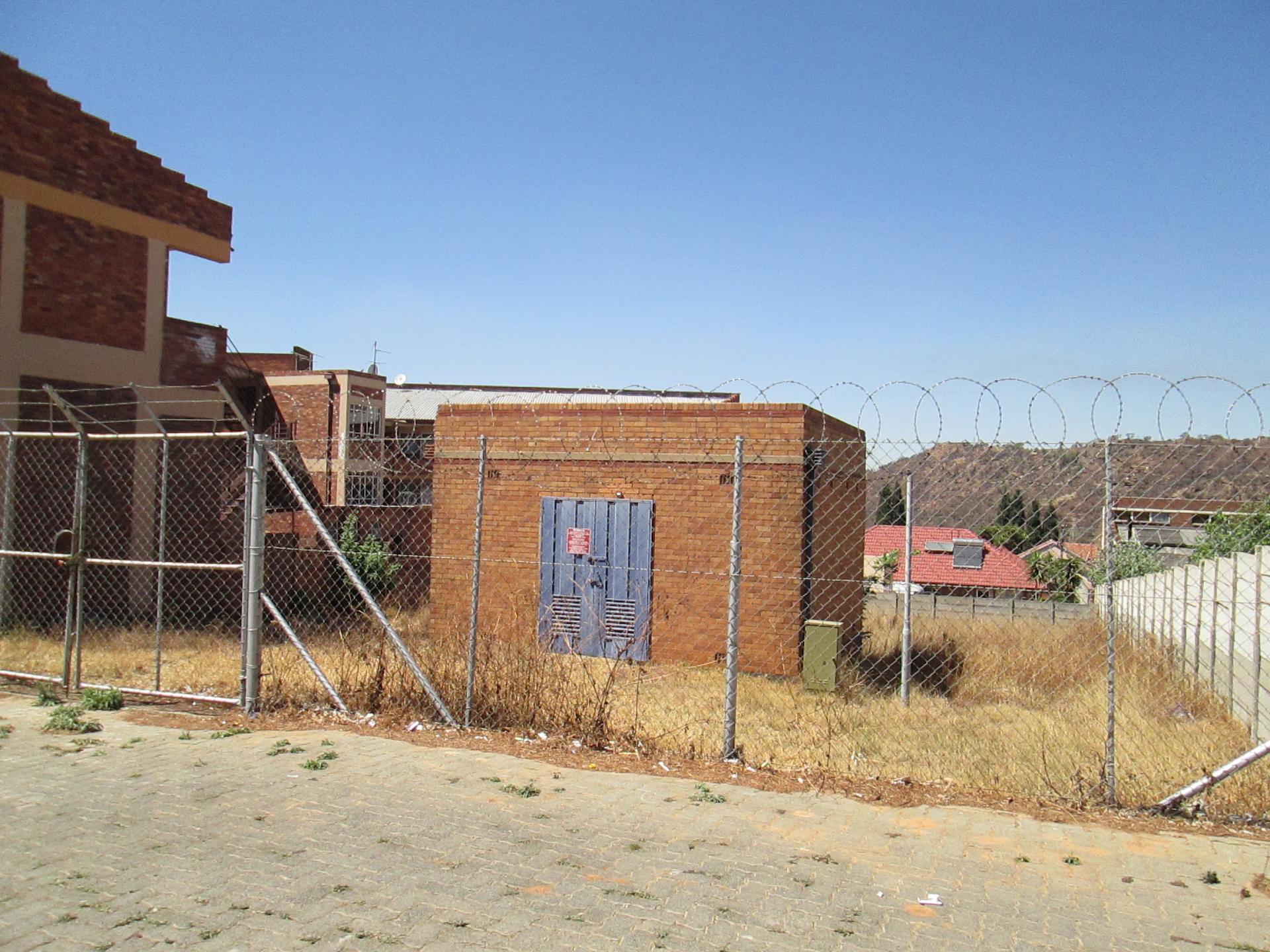 Front View of property in Linmeyer