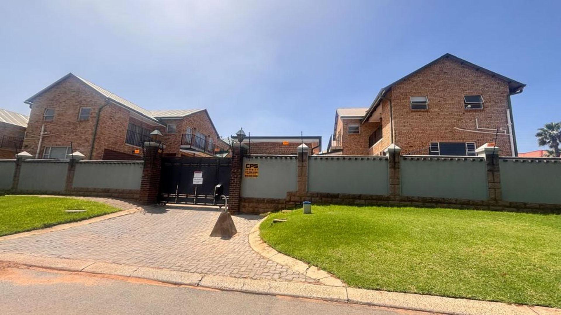 Front View of property in Oakdene