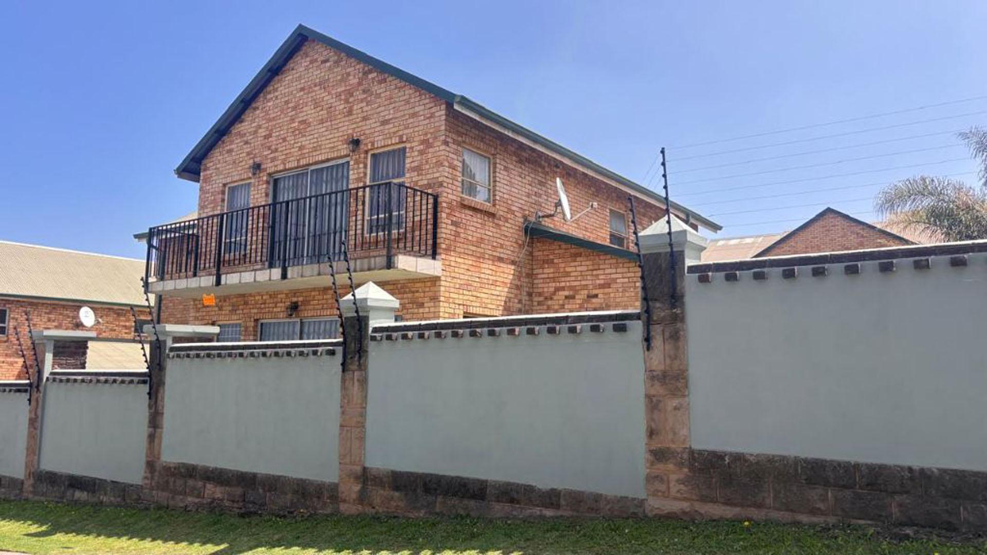 Front View of property in Oakdene