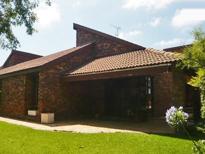 3 Bedroom Cluster for Sale and to Rent For Sale in Fourways Gardens - Private Sale - MR02310