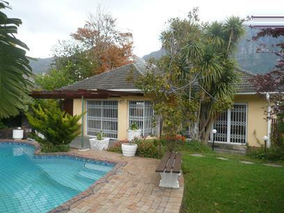 4 Bedroom House for Sale For Sale in Constantia CPT - Home Sell - MR02418