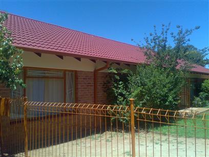 4 Bedroom House to Rent in Bloemfontein - Property to rent - MR026068