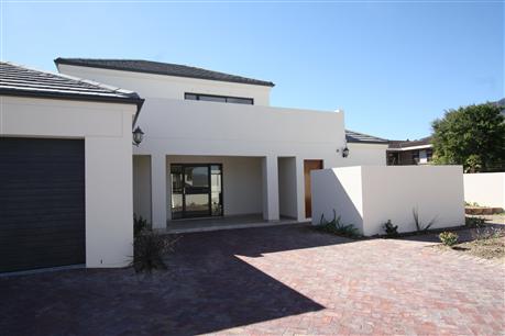 3 Bedroom House to Rent in Somerset West - Property to rent - MR026274