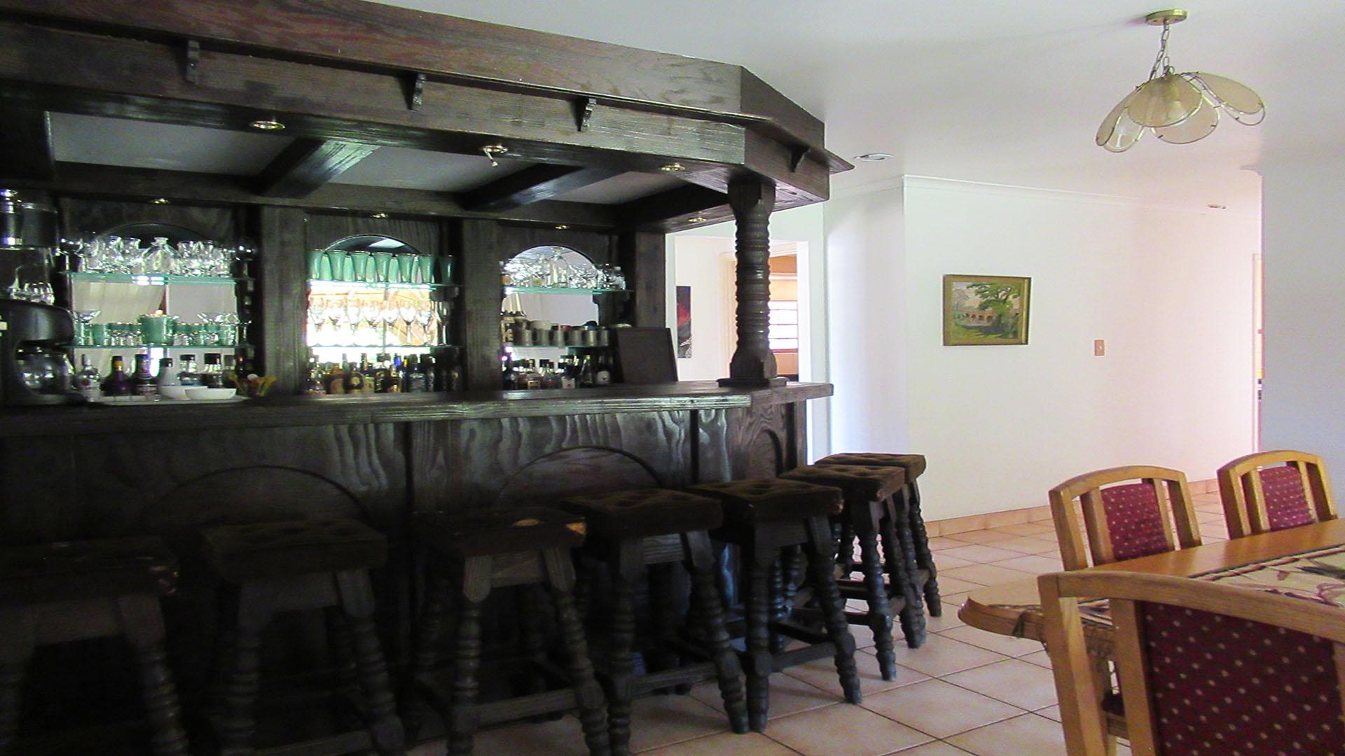 Dining Room - 30 square meters of property in Randpark Ridge