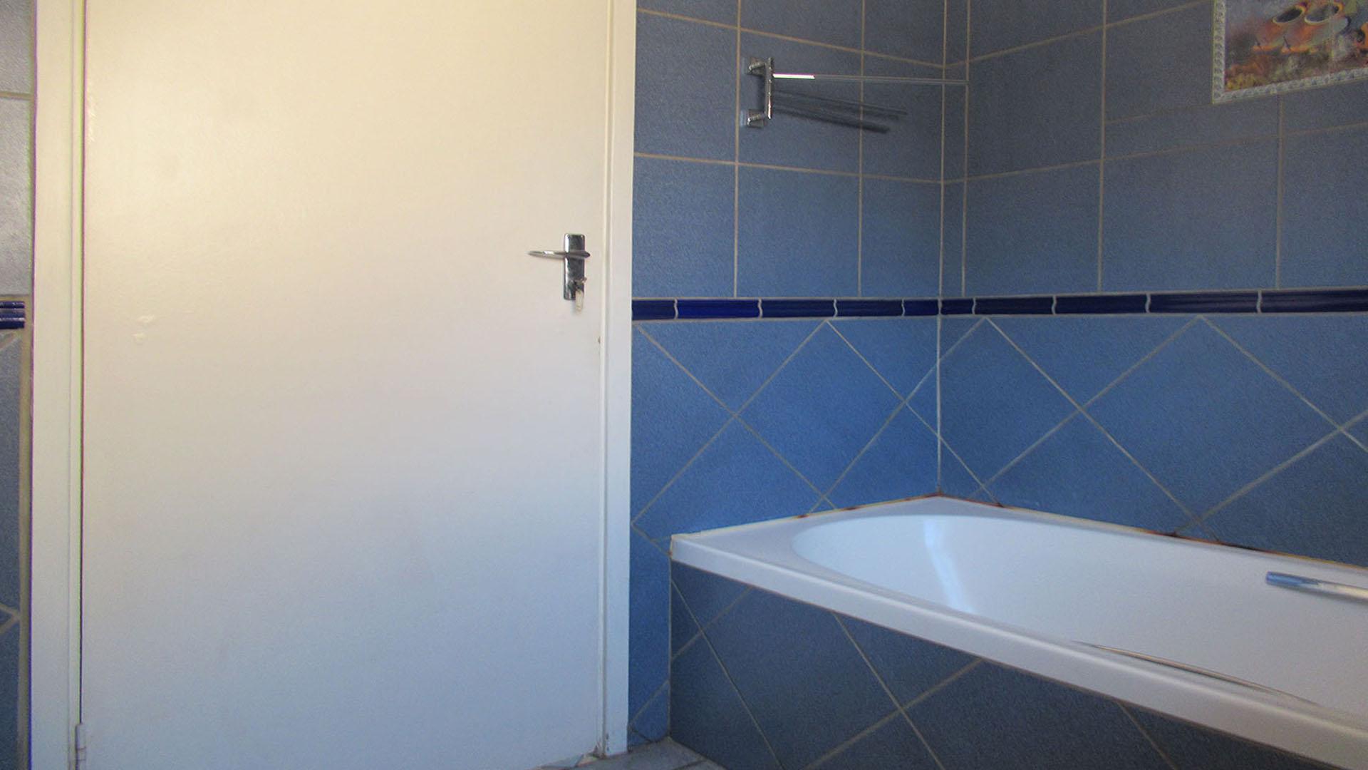 Bathroom 1 - 5 square meters of property in Randpark Ridge