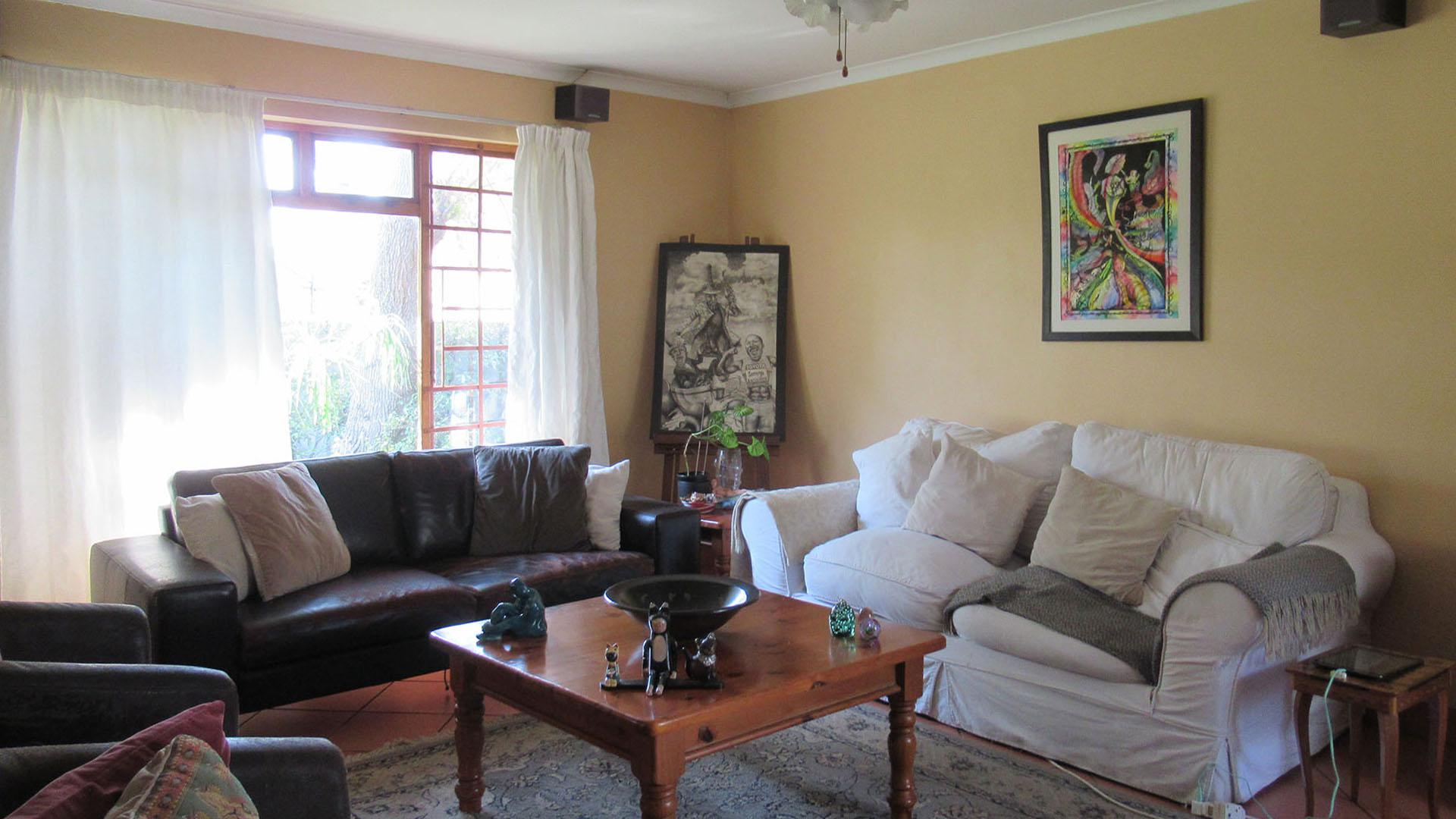 Lounges - 26 square meters of property in Randpark Ridge