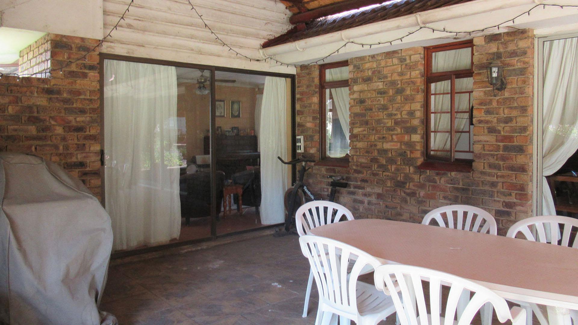 Patio - 33 square meters of property in Randpark Ridge