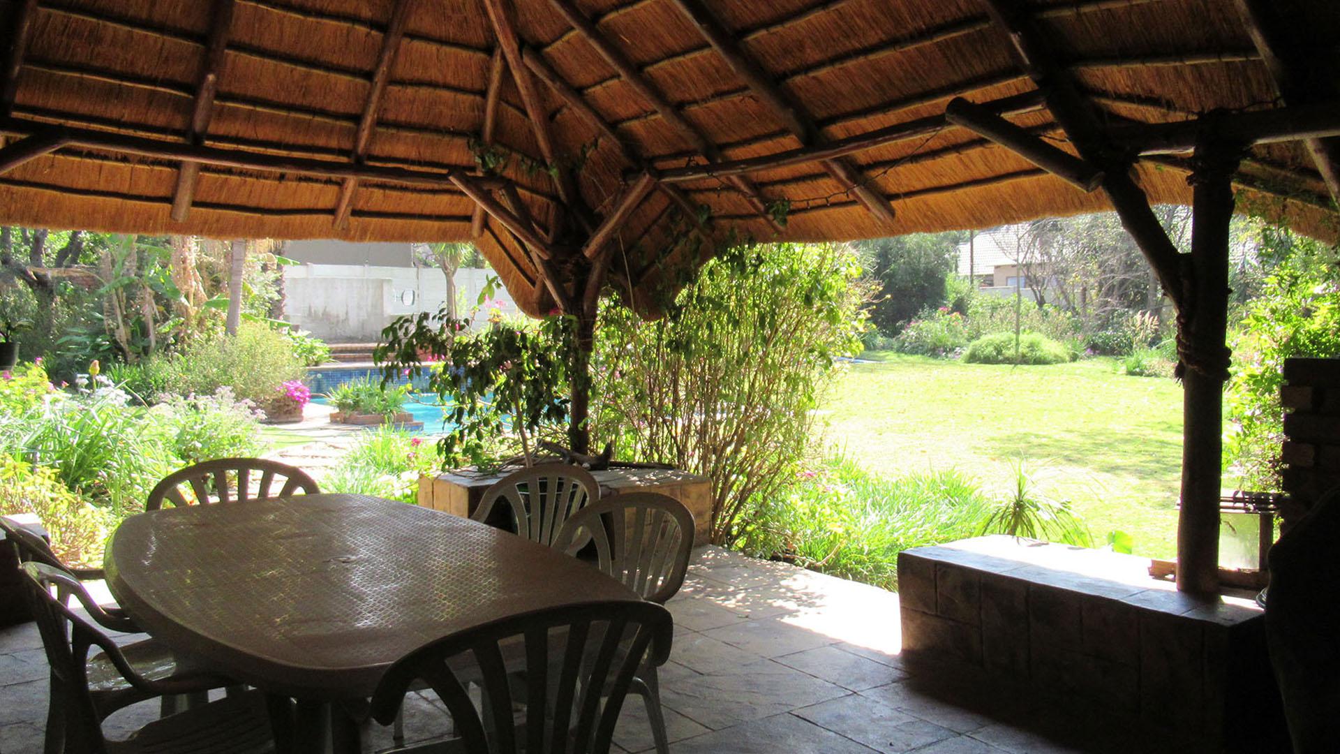 Patio - 33 square meters of property in Randpark Ridge