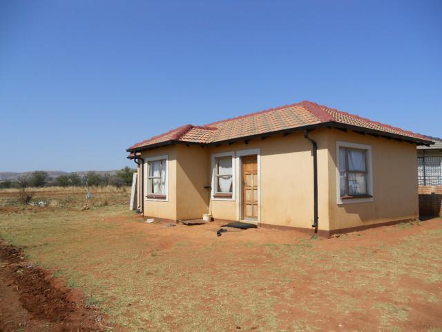 Front View of property in The Orchards