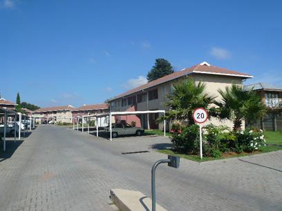 Front View of property in Glen Marais