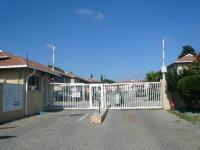 Front View of property in Glen Marais