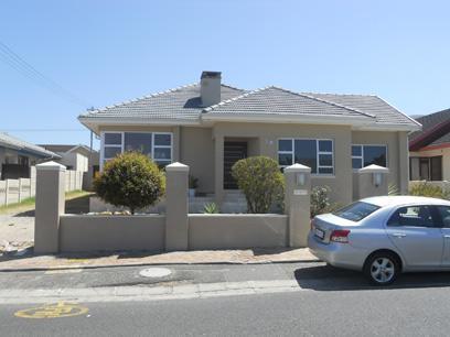 4 Bedroom House for Sale For Sale in Parow North - Private Sale - MR026902