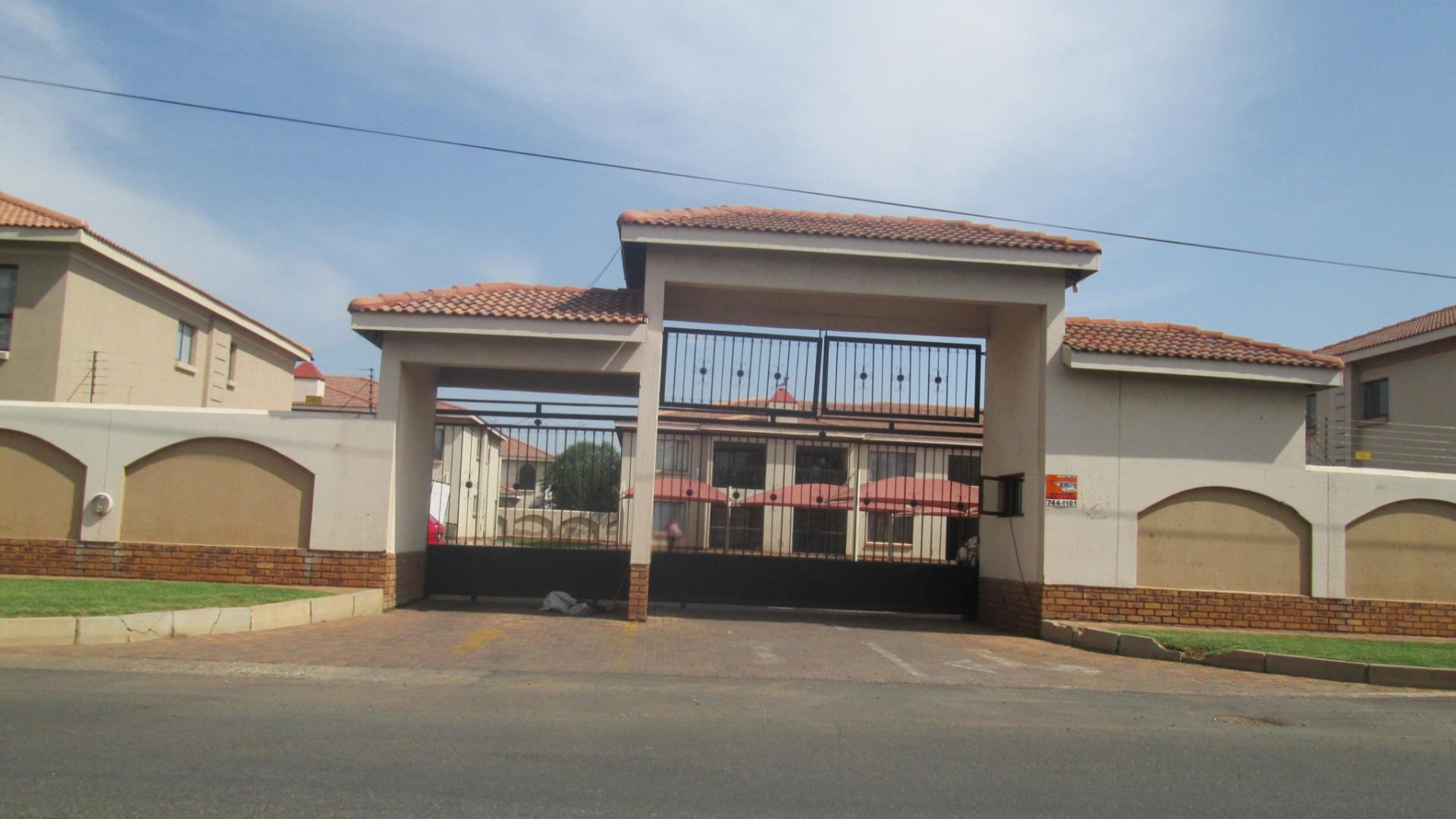 Front View of property in Brakpan