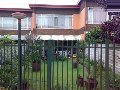3 Bedroom Duplex to Rent in Valhalla - Property to rent - MR027527