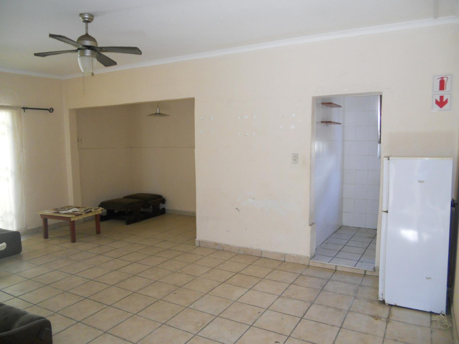 Lounges - 30 square meters of property in Umkomaas