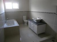 Bathroom 1 - 11 square meters of property in Knysna