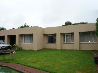 4 Bedroom House for Sale For Sale in Rooihuiskraal - Home Sell - MR03199