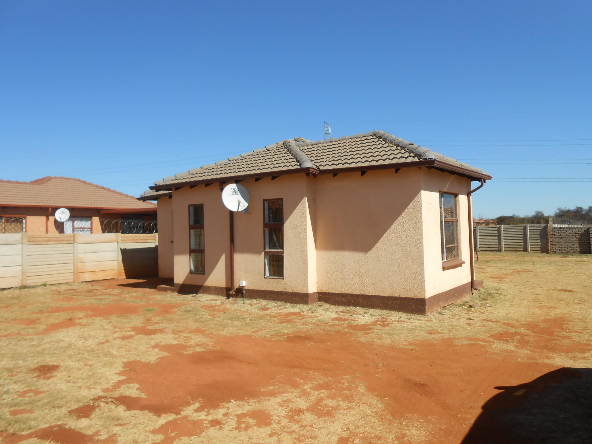 Front View of property in The Orchards